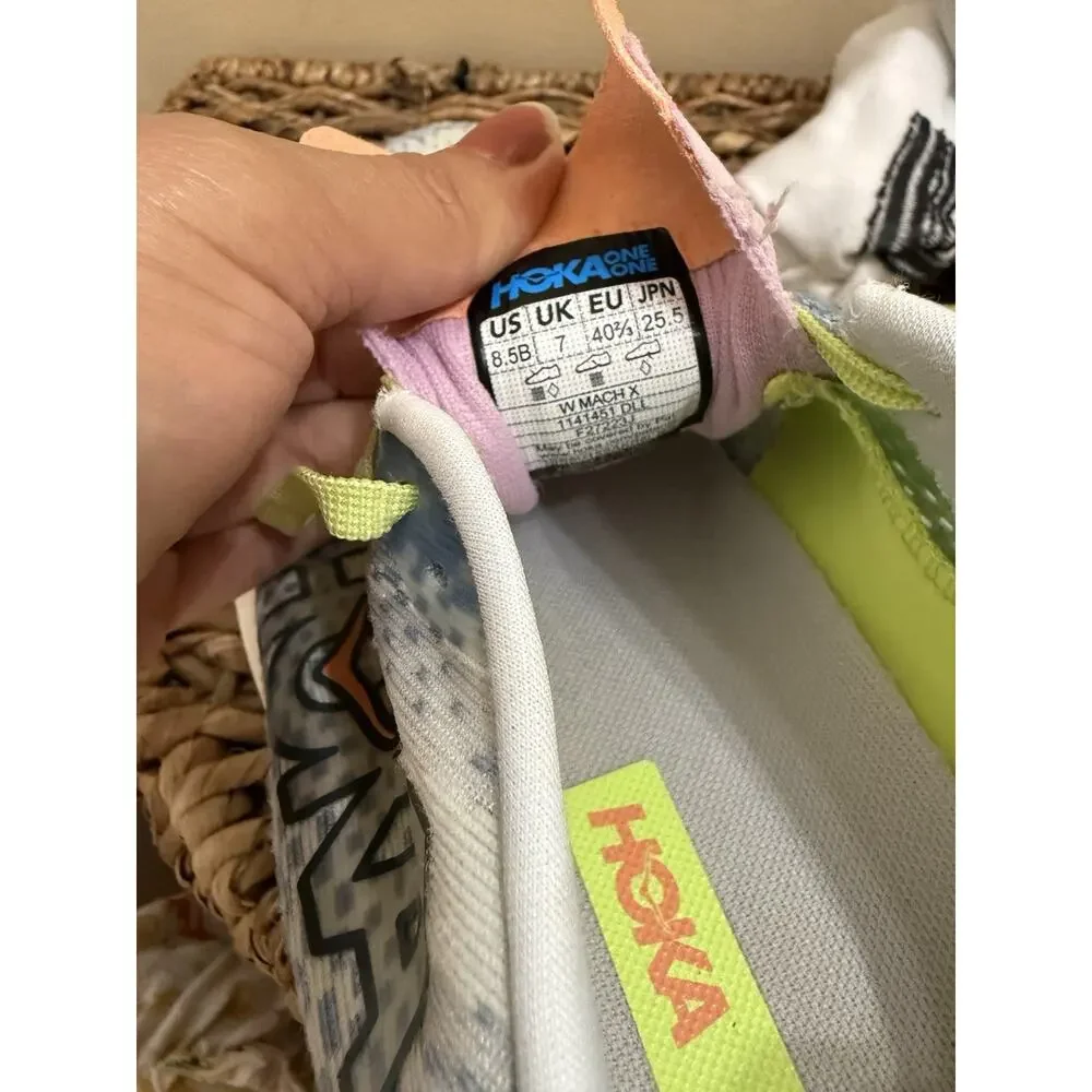 Hoka One One hoka one